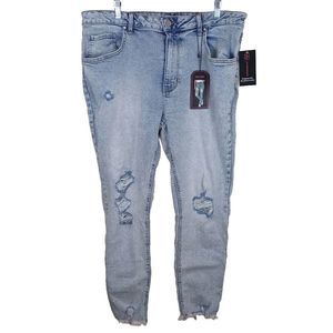 No Boundaries Super High Rise Destructed Mom Jeans Raw Hem Women's Size 17  NEW